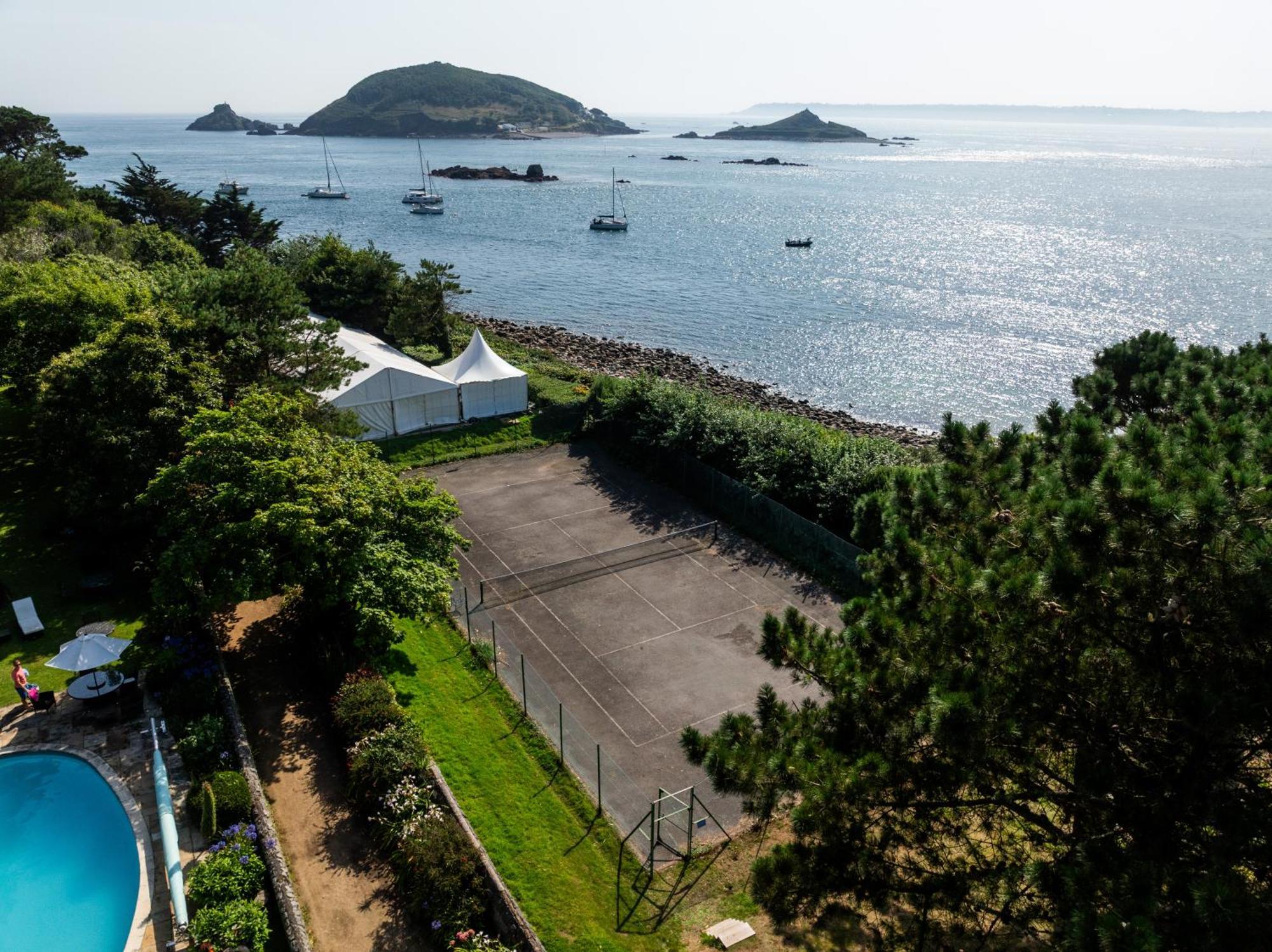 The White House Hotel Herm Exterior photo